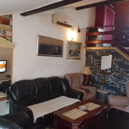 Antik Апартаменты *